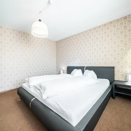 Appartamento 9302 Zweckmaessig Eingerichtete 3,5 Mit Ueberdachtem Suedwestbalkon